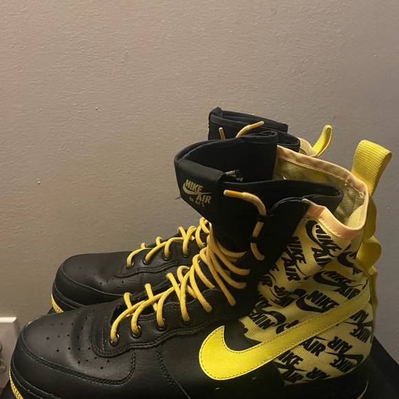 Boots - Picture 4 of 4